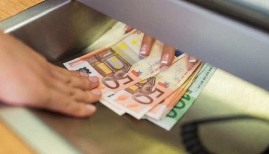 Euro regjistron rekord te ri historik, sezoni turistik shtoi flukset e monedhes evropiane